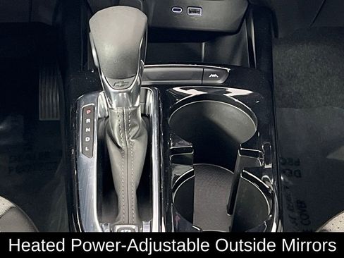 Used 2025 Chevrolet Trax LT w/ LT Convenience Package image 13