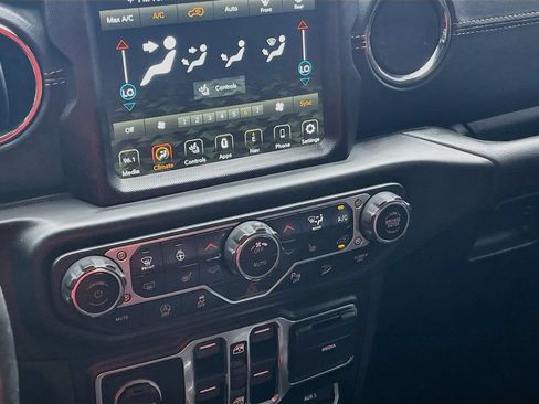 Used 2020 Jeep Wrangler Unlimited Sahara AWD/4WD image 16