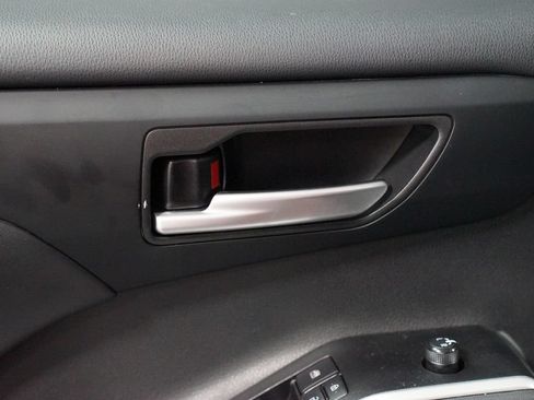 Certified 2025 Toyota Highlander XLE AWD/4WD image 33