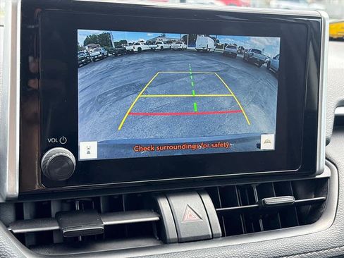 Used 2025 Toyota RAV4 XLE AWD/4WD image 13