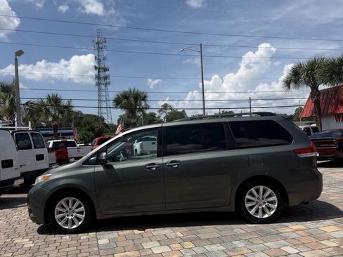 Used 2014 Toyota Sienna Limited w/ Limited Premium Package FWD image 11