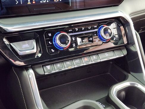 Used 2025 GMC Sierra 2500 Denali Ultimate image 24