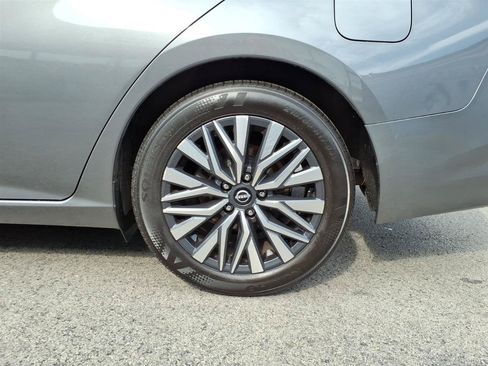 Used 2024 Nissan Altima 2.5 SV FWD image 5