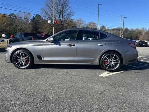 Used 2025 Genesis G70 2.5T image 3