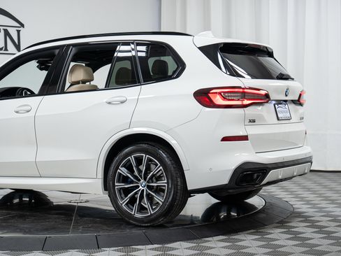 Used 2021 BMW X5 M50i AWD/4WD image 29