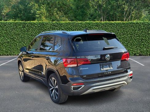 Used 2023 Volkswagen Taos SE w/ Panoramic Sunroof Package image 4