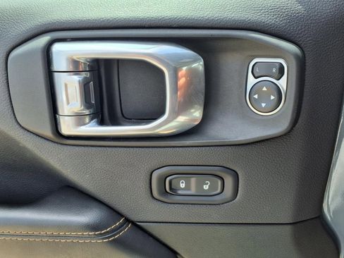 Used 2024 Jeep Wrangler Unlimited Sahara image 15