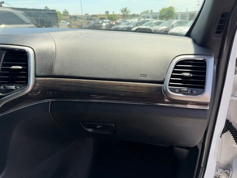 Used 2018 Jeep Grand Cherokee Overland image 34