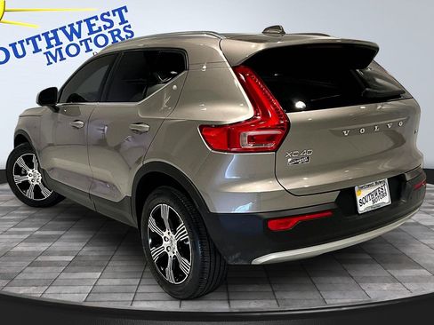 Used 2021 Volvo XC40 T4 Inscription FWD image 5