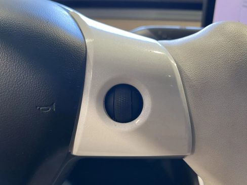 Used 2020 Tesla Model 3 Standard Range Plus image 16