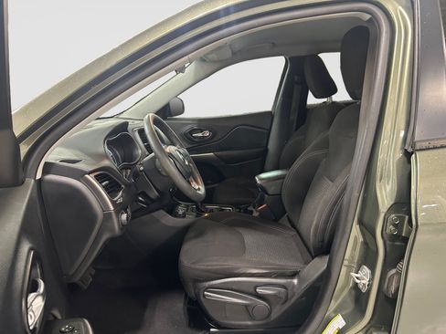 Used 2020 Jeep Cherokee Latitude AWD/4WD image 11