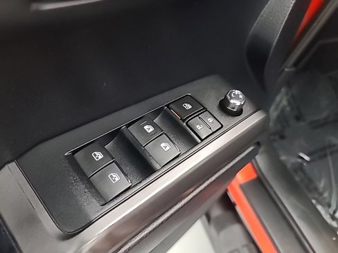 Used 2018 Toyota Tacoma TRD Sport w/ Technology Package AWD/4WD image 24