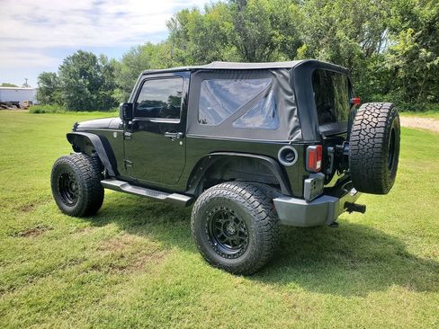 Used 2015 Jeep Wrangler Sport AWD/4WD image 7