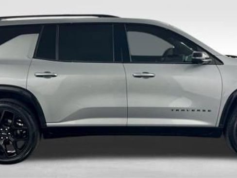 Used 2024 Chevrolet Traverse RS image 10