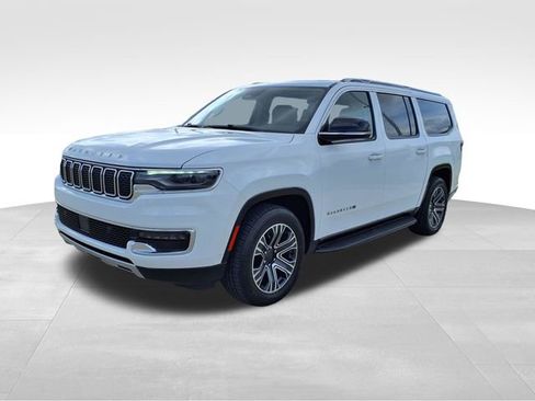 Used 2024 Jeep Wagoneer L Series II w/ Flexible Seating Group RWD image 3