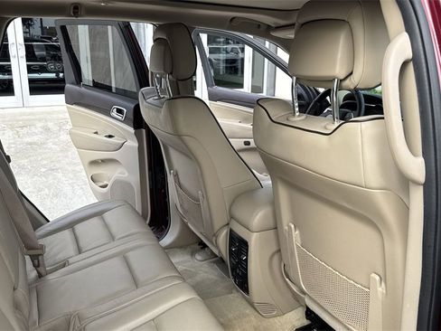 Used 2017 Jeep Grand Cherokee Overland image 34