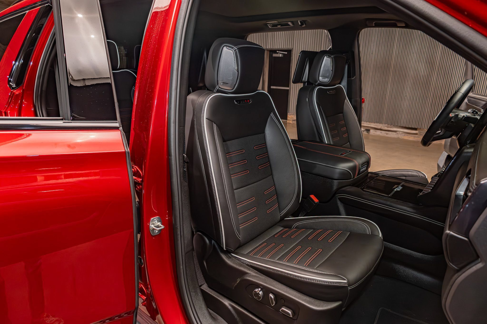 Used 2025 GMC Yukon AT4 Ultimate AWD/4WD image 29