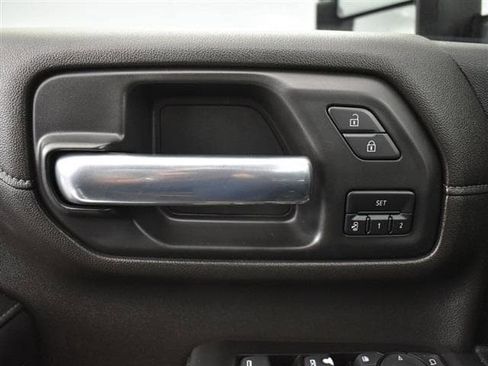 Used 2022 Chevrolet Silverado 2500 High Country image 22