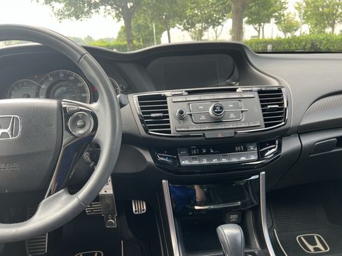 Used 2017 Honda Accord Sport image 18