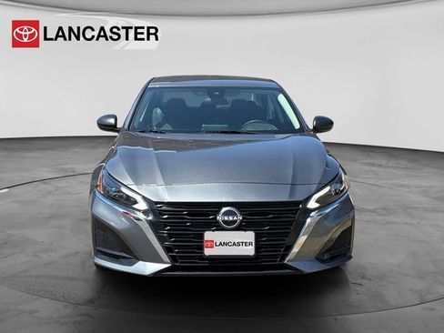 Used 2025 Nissan Altima 2.5 SV FWD image 2