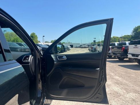 Used 2020 Jeep Grand Cherokee Altitude AWD/4WD image 35