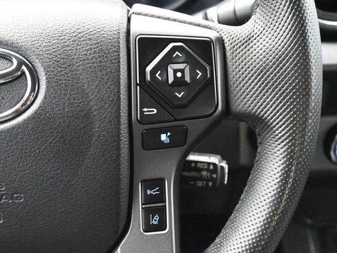 Used 2021 Toyota Tacoma TRD Off-Road AWD/4WD image 8