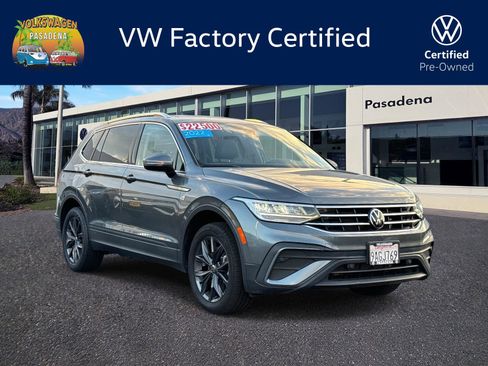 Certified 2022 Volkswagen Tiguan SE image 1