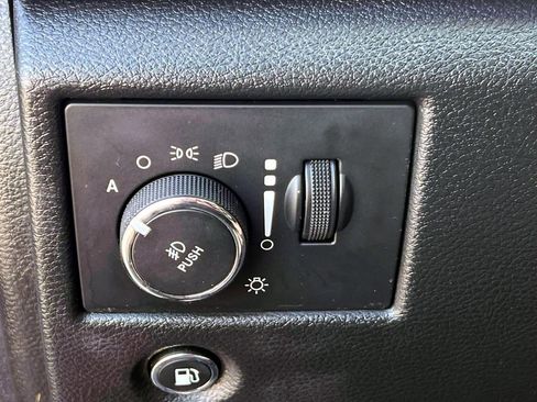 Used 2019 Jeep Grand Cherokee Altitude image 19