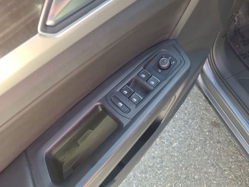 Used 2018 Volkswagen Atlas SE image 14