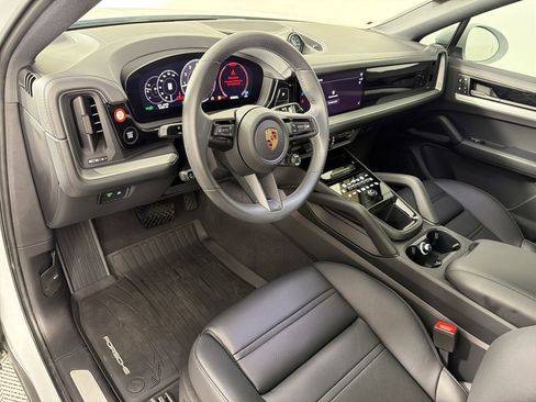 Used 2026 Porsche Cayenne Coupe AWD/4WD image 4