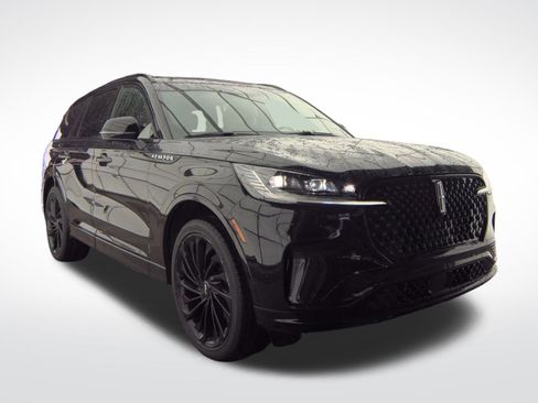 Used 2025 Lincoln Aviator Reserve w/ Jet Appearance Package image 4