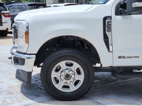 Used 2025 Ford F250 XLT w/ FX4 Off-Road Package AWD/4WD image 9