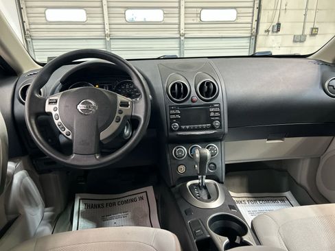 Used 2015 Nissan Rogue S w/ Convenience Package AWD/4WD image 4