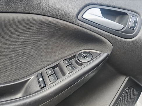 Used 2015 Ford Focus SE image 4