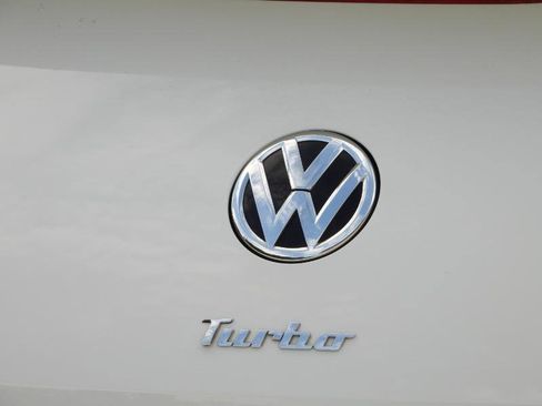 Used 2018 Volkswagen Beetle 2.0T FWD image 7