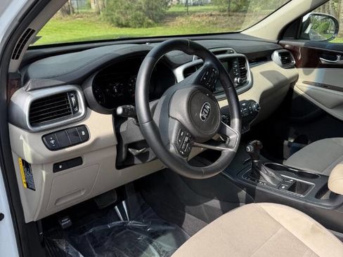 Used 2017 Kia Sorento FWD w/ LX Convenience Package image 8
