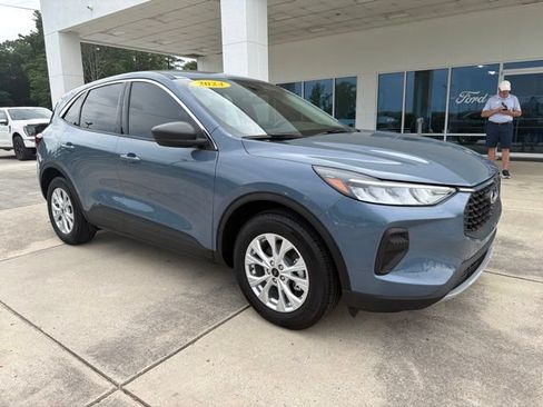 Used 2024 Ford Escape Active w/ Cold Weather Package FWD image 1