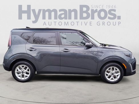 Used 2025 Kia Soul LX image 2