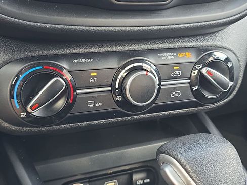 Used 2023 Kia Soul LX w/ LX Technology Package FWD image 23
