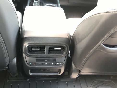 Used 2025 Honda Pilot EX-L image 17
