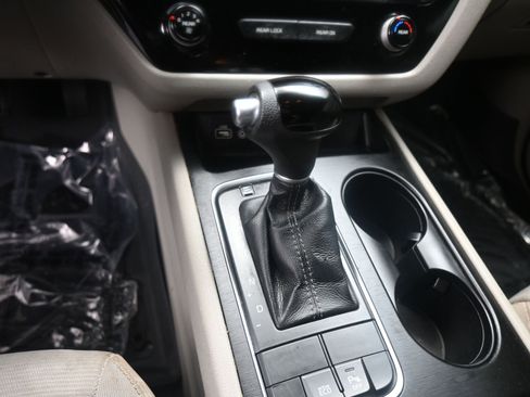 Used 2015 Kia Sedona L image 14