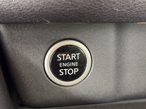 Used 2023 Nissan Rogue SV AWD/4WD image 25