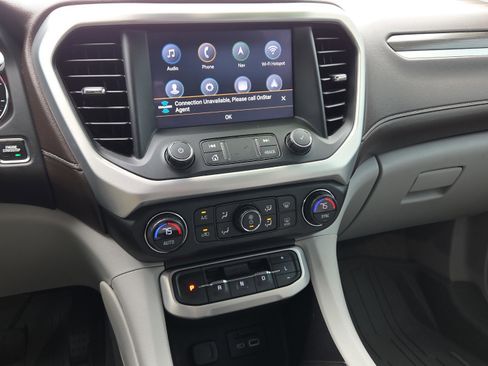 Used 2022 GMC Acadia SLT w/ Technology Package image 17