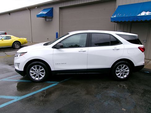 Used 2021 Chevrolet Equinox LS w/ LS Convenience Package AWD/4WD image 6