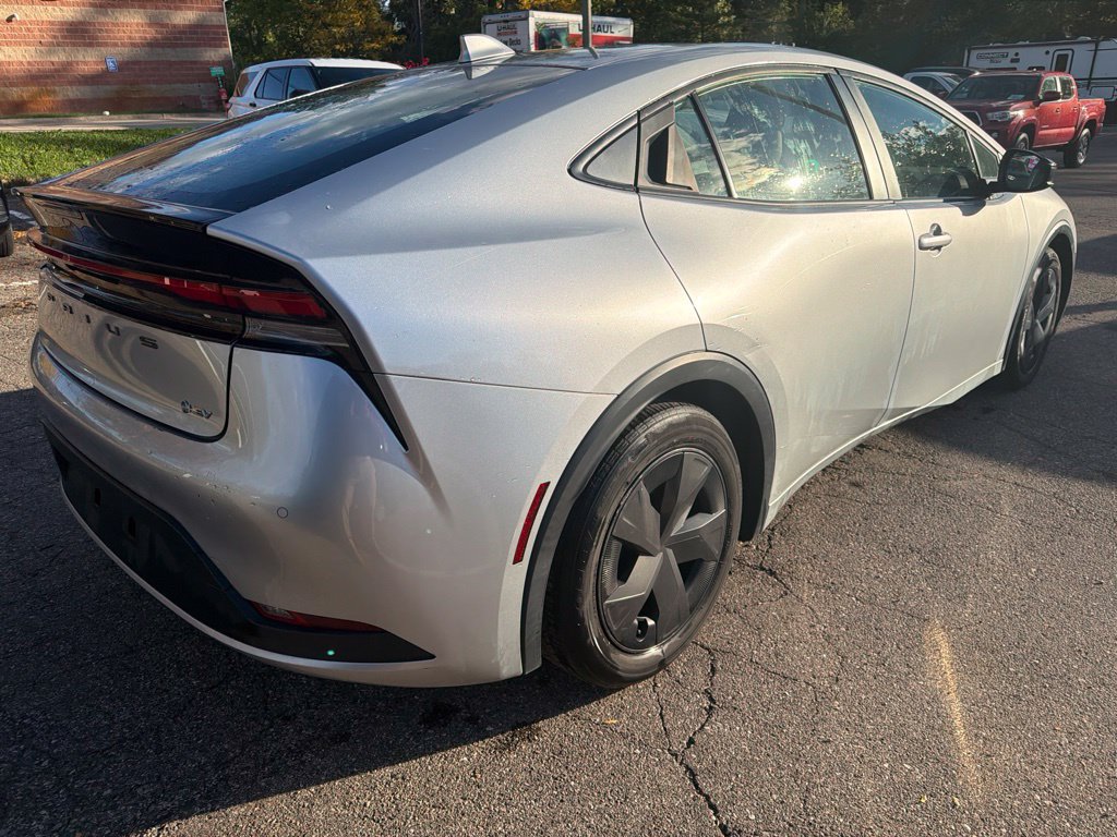 Used 2023 Toyota Prius LE FWD image 5