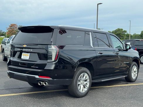 Used 2026 Chevrolet Suburban Premier w/ Sun And Tow Package AWD/4WD image 3
