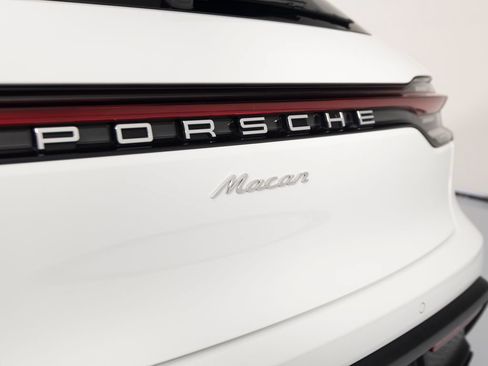 Certified 2026 Porsche Macan AWD/4WD image 38