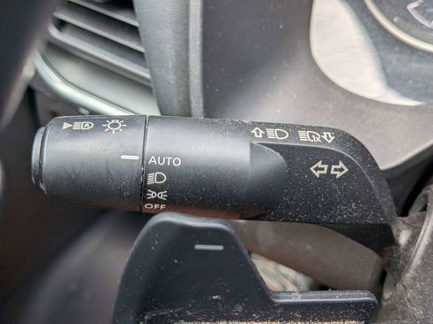 Used 2023 Nissan Rogue S image 28