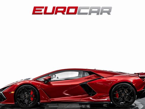 Used 2025 Lamborghini Revuelto image 2