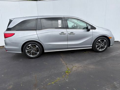 Used 2023 Honda Odyssey Elite image 3